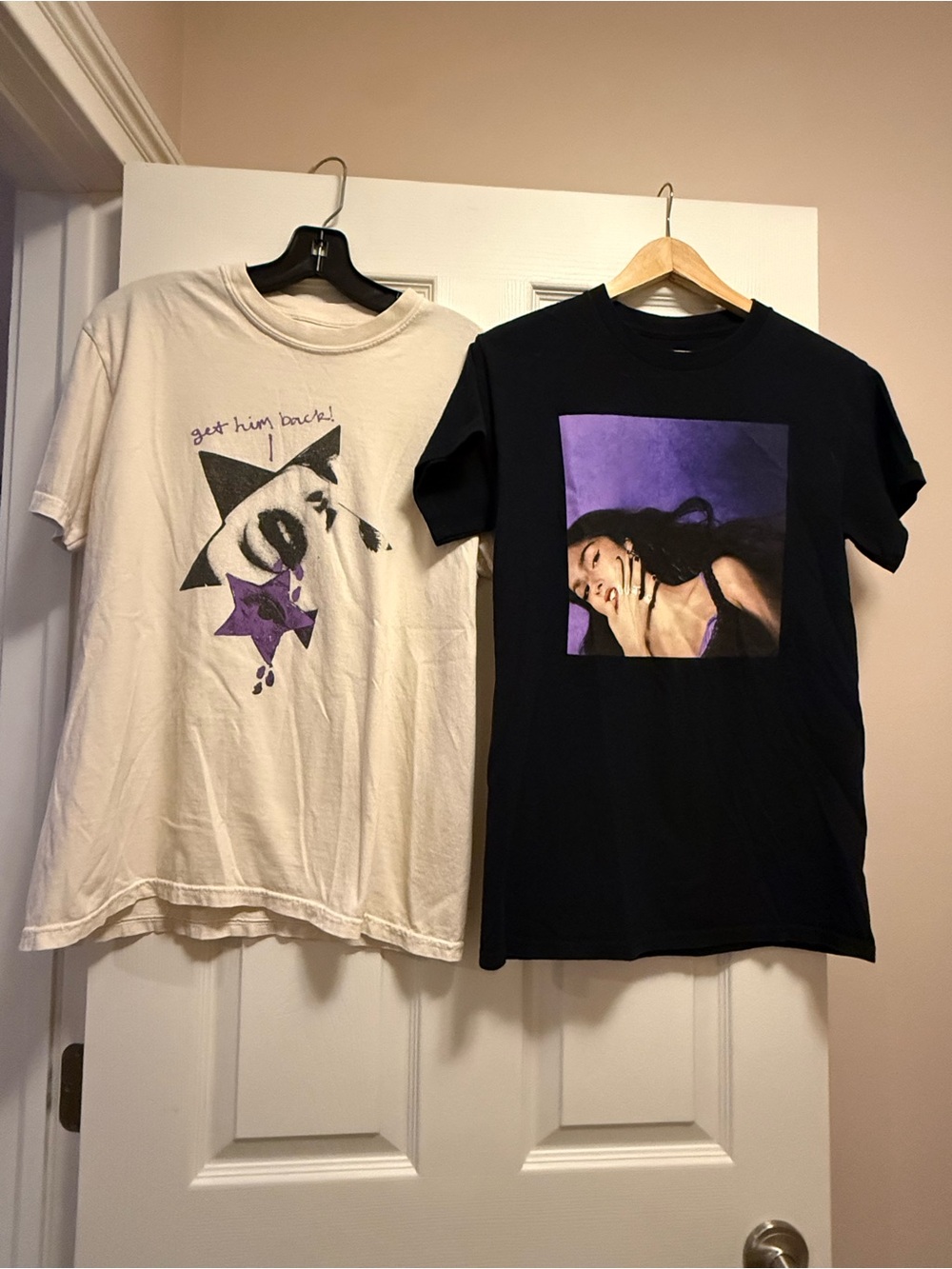 Women's Short Sleeve Graphic Tee Black and Cream with Purple Accents size medium